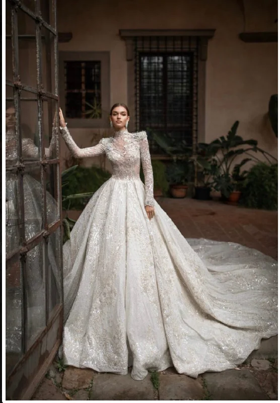 Hurry In Milla Nova Helen size 8 ivory color crystal encrusted
