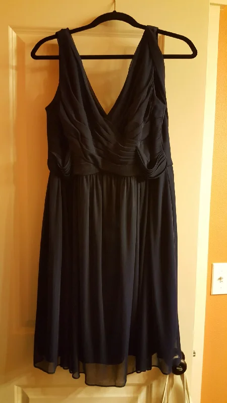 Super Deal David's Bridal Short mesh with cowl back