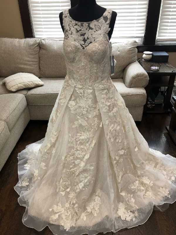 Limited Availability Oleg Cassini CWG658