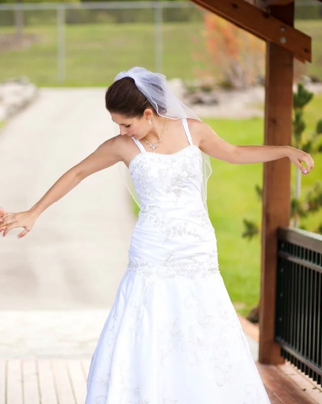 YEAR-End Clearance Allure Bridals