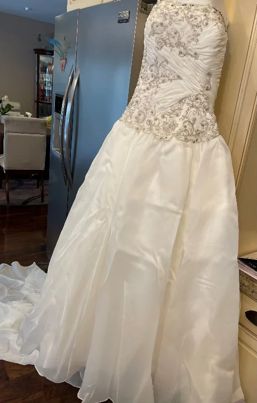 YEAR-End Clearance Allure Bridals