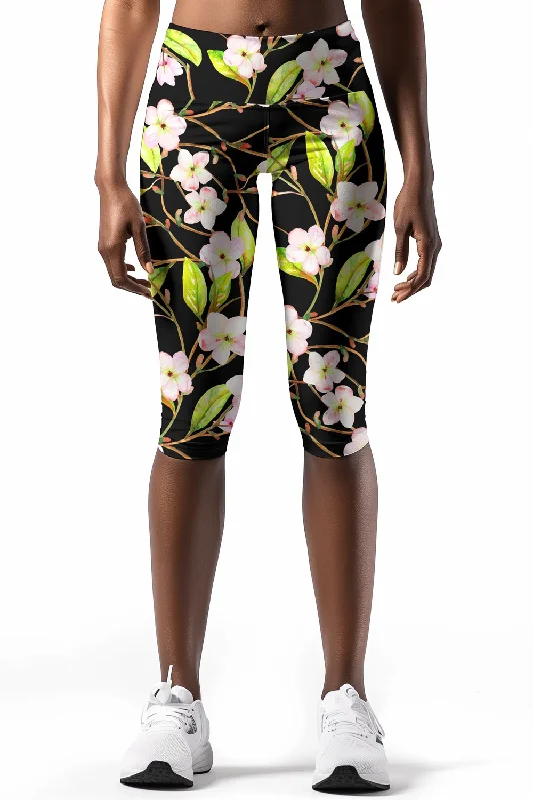 Overstock Sale Black Muse Ellie Performance Capri Leggings - Women