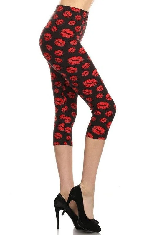Massive Deals Lipstick Kiss Print Capri Leggings - Plus